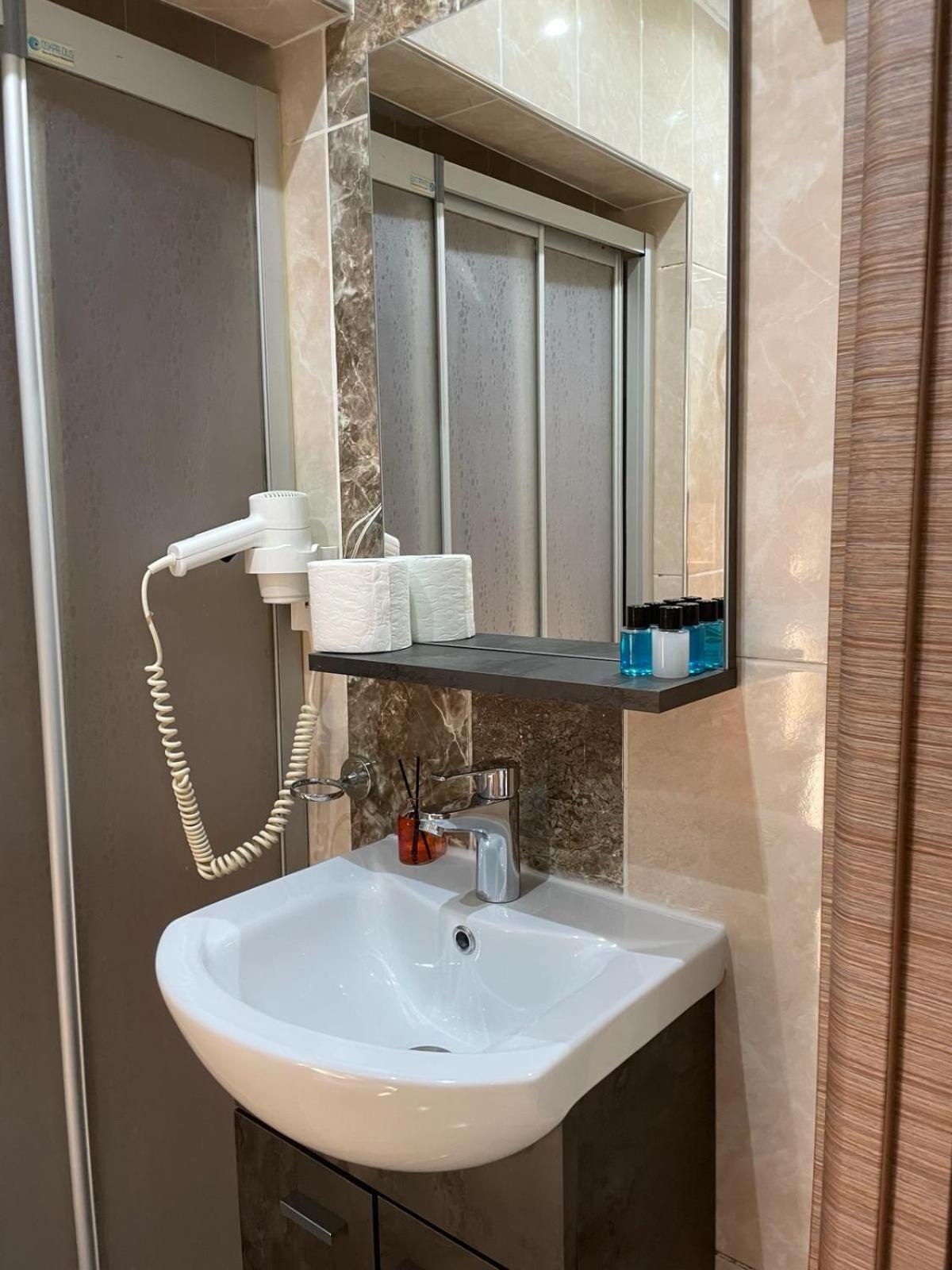 Luna Suites Taksim Istanbul Bagian luar foto