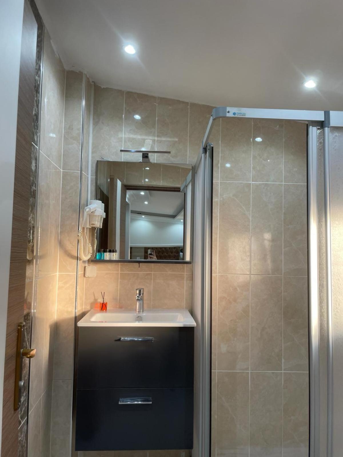 Luna Suites Taksim Istanbul Bagian luar foto